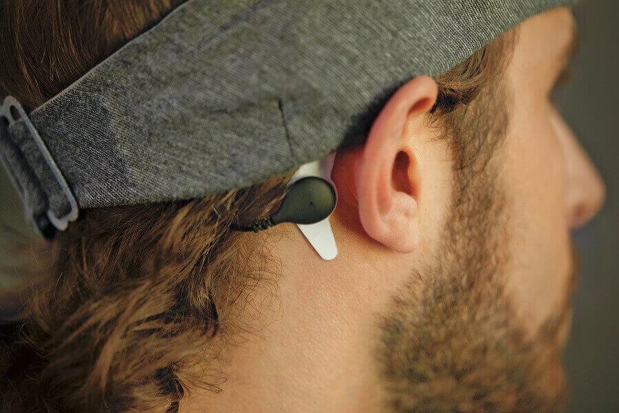 De sensor achter je oor meet je slaapkwaliteit