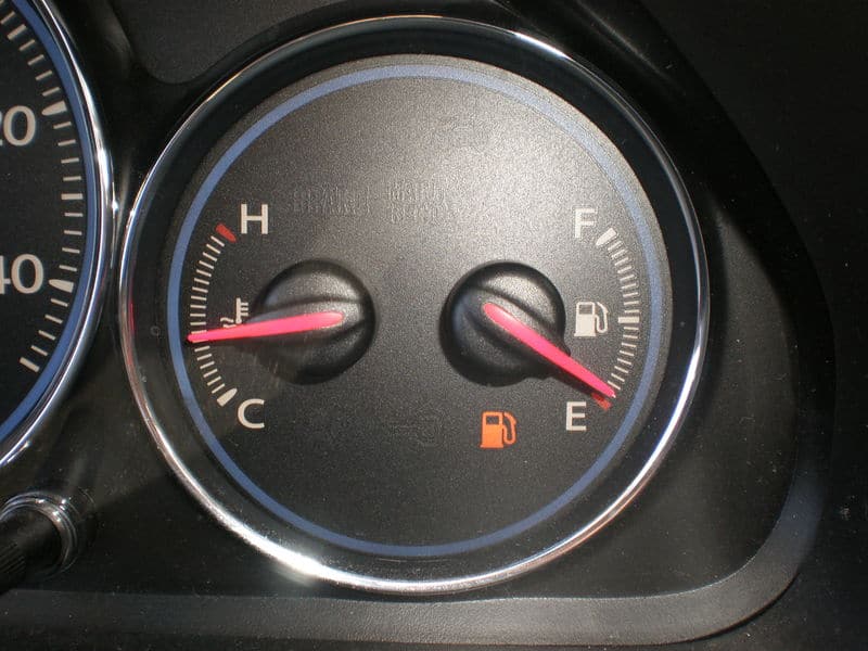 Benzine brandstof licht auto dashboard